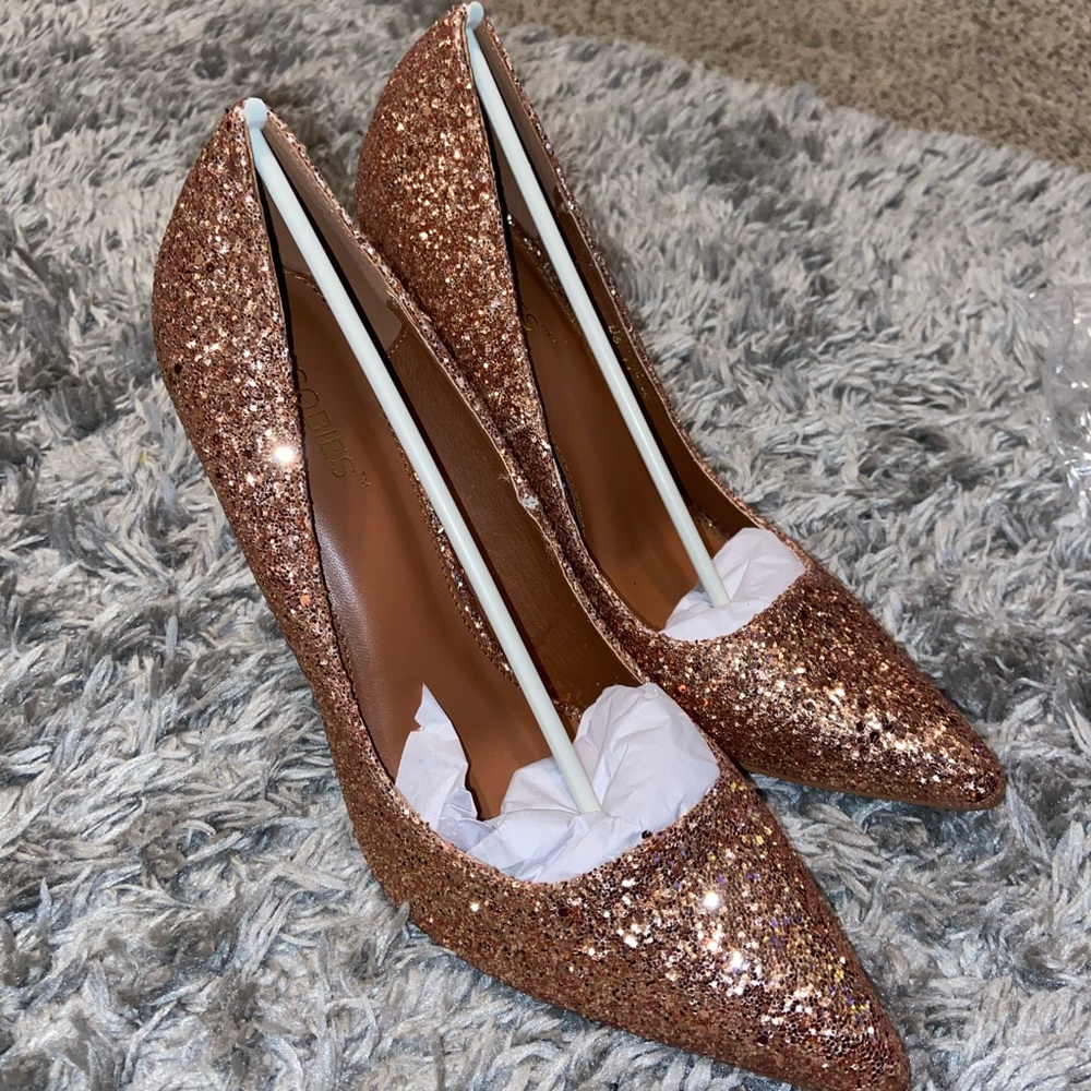 Pumps - Picture 2 of 5